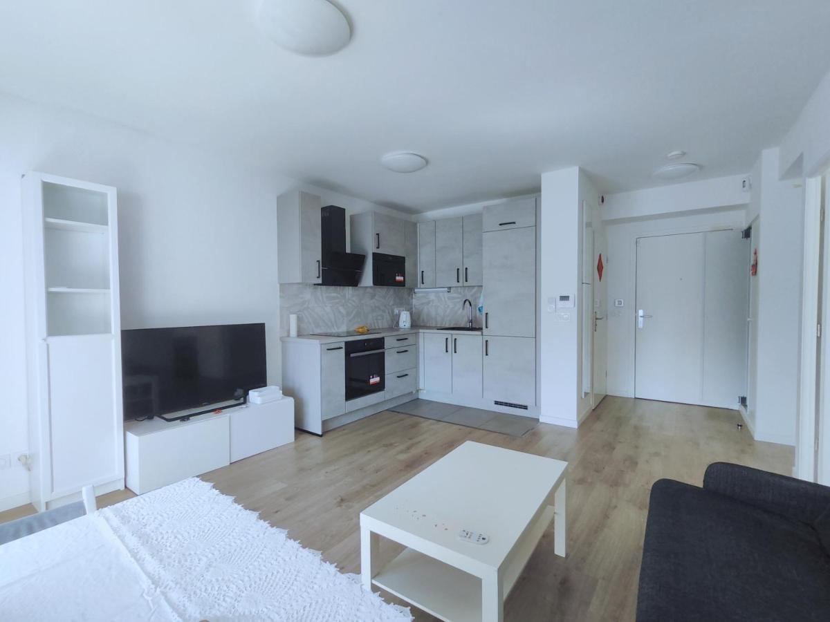 Cozy Sunshine Apartment With Balcony 4 Persons Max Ивры-Сур-Сеине Экстерьер фото